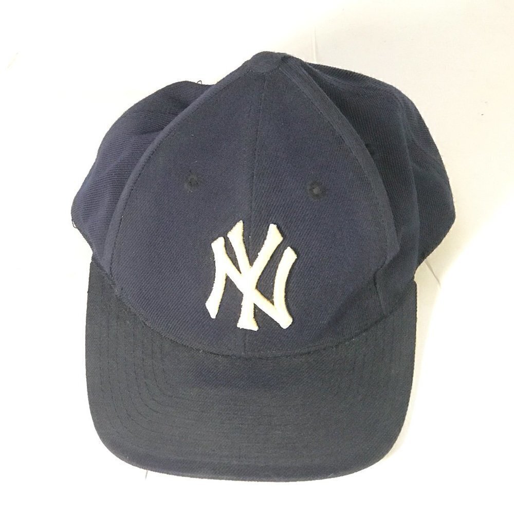 PUMA Athletic Vintage MLB New York Yankees Baseball Black White Cap Snapback Hat